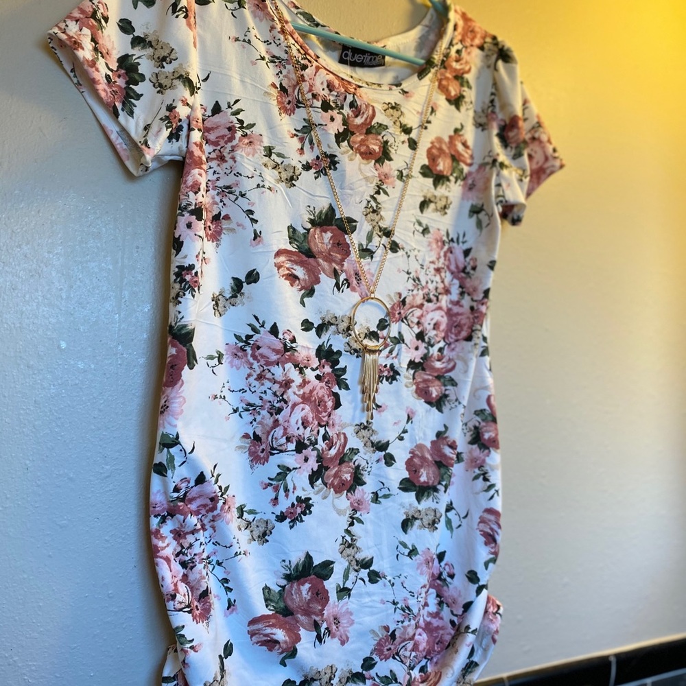 Maternity Floral top with Necklace.